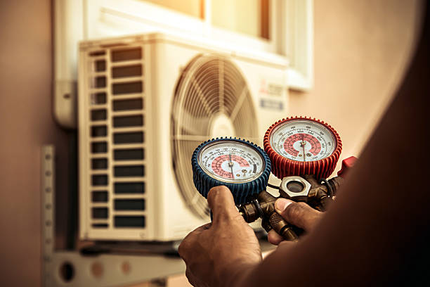 Professional Ac Installation technician working in Carroll, IA